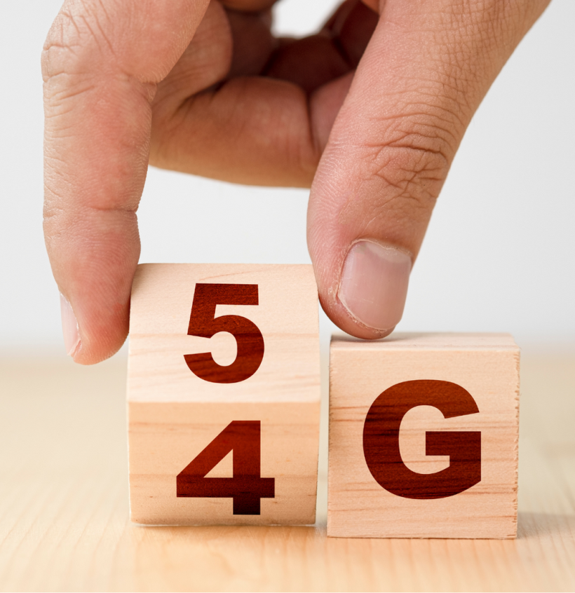cubes of wood with 5g and 4g written on them